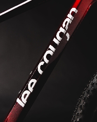 Crossfire_CarbonRed_Detail_4