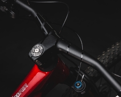 Crossfire_CarbonRed_Detail_7